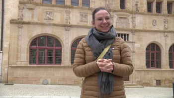 Mag 10 avril 2024 - Géraldine Ballot ("Le saviez-vous ?"" - Façade Hôtel de Ville Paray-le-Monial)