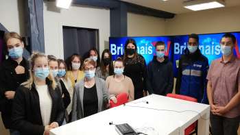 Mag 1er janvier 2022 - Dominique Lafond et les élèves du lycée Jérémie de la Rue (Charlieu)